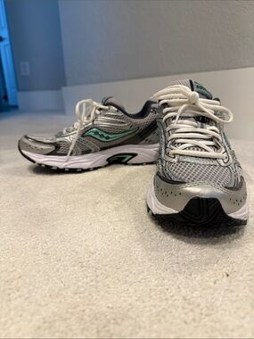 Saucony Silver and Mint Green Mesh Running Shoes Sz 9